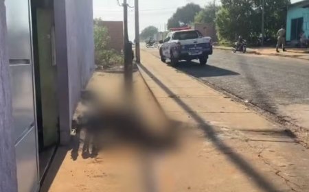 Homem é encontrado morto na porta de casa após ter cabeça esmagada com pedra