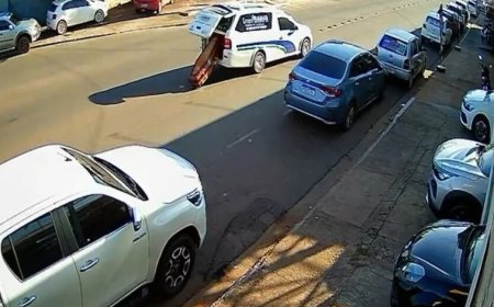 Caixão com corpo cai no meio da avenida e surpreende moradores