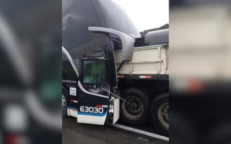 Acidente envolvendo ônibus e carreta deixa um morto e 13 feridos