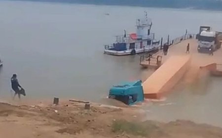 Carreta cai no rio após rompimento de cabo de balsa