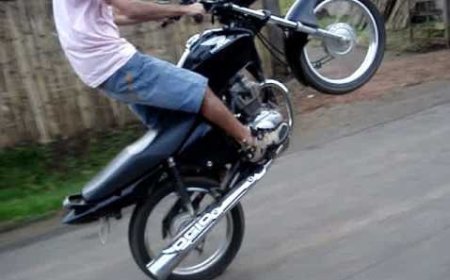 Jovem é preso em flagrante por empinar moto e fugir da polícia