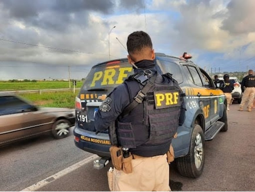 Casal é pego fazendo sexo dentro de carro em rodovia e acaba sendo preso por ato sexual e embriaguez