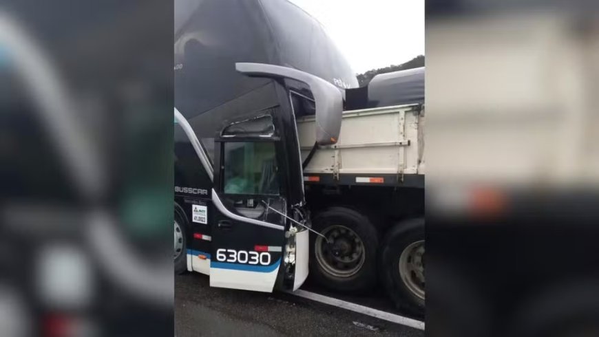 Acidente envolvendo ônibus e carreta deixa um morto e 13 feridos