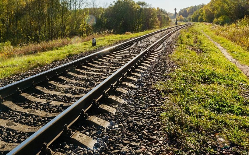 Homem é atropelado por trem ao tentar atravessar a linha férrea