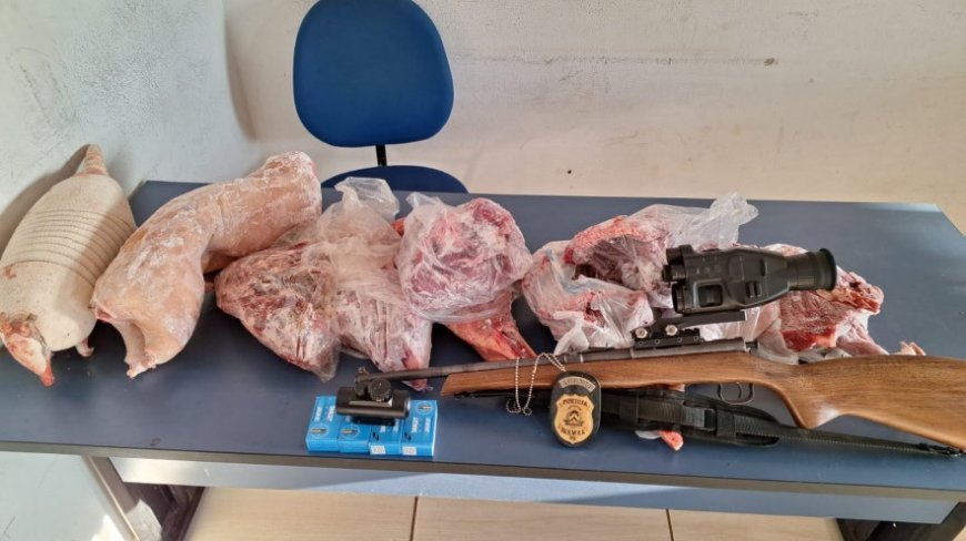 Polícia Civil prende homem pelos crimes de posse ilegal de arma de fogo e caça de animais silvestres