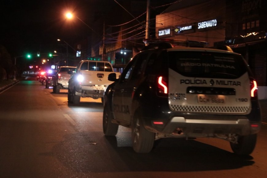 Homem é preso após espancar mulher e arrastar vítima pelos cabelos por causa de ciúmes