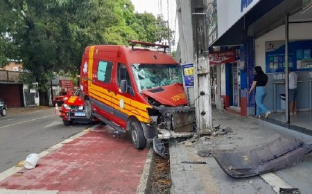 ambulância e viatura do Corpo de Bombeiros se envolvem em acidente durante atendimento