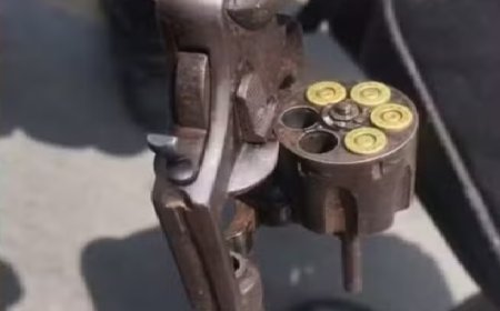 Dois estudantes são apreendidos com arma de fogo ao lado de escola