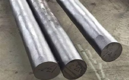 Homem é agredido com barra de ferro e pedradas enquanto dormia