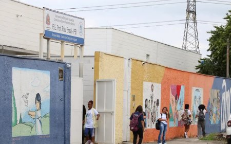 Lula critica salário "merreca" dos professores e propõe incentivo