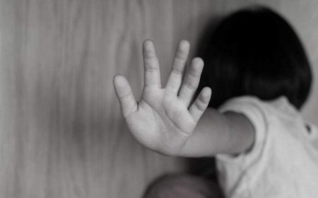 Mulher é presa suspeita de sequestrar e manter filha em cárcere privado para padrasto abusar sexualmente