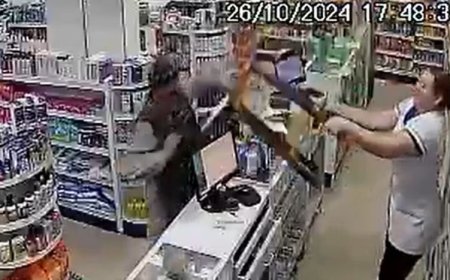Funcionária dá cadeirada em assaltante dentro de farmácia