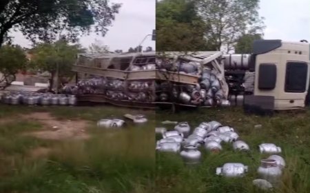 Caminhão de Gás tomba em rotatória e espalha botijões às margens da BR-343
