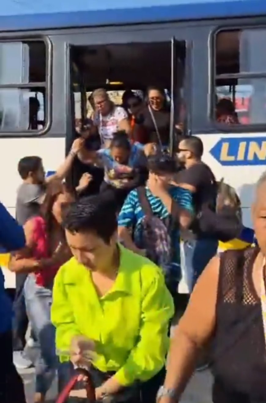 Passageiros passam mal e evacuam ônibus às pressas após passageiro "peidar" dentro do veículo