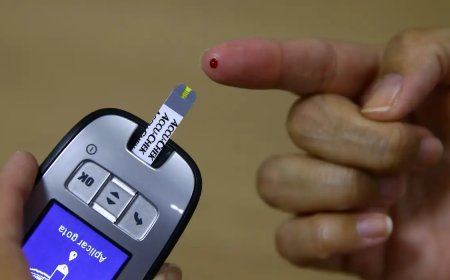 Médico alerta para o risco de pé diabético em pacientes