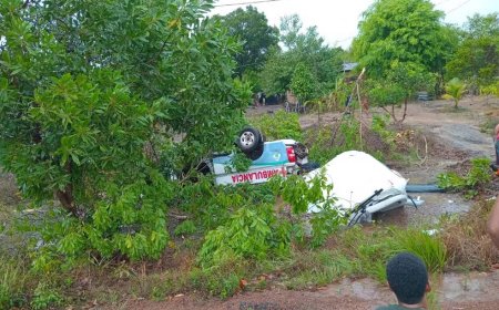 Ambulância capota na BR-156; VEJA