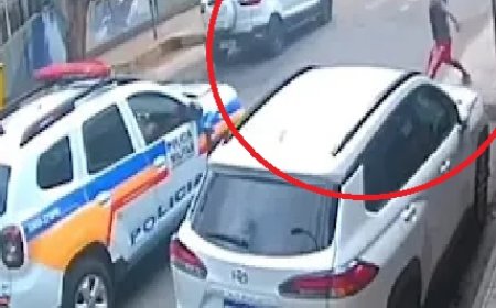 VÍDEO: Homem arremessa garrafa em viatura da PM e pede prisão para 'largar as drogas' em MG