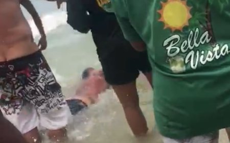 Suspeito de roubo é espancado por turistas e comerciantes em praia: ‘Vão matar ele’