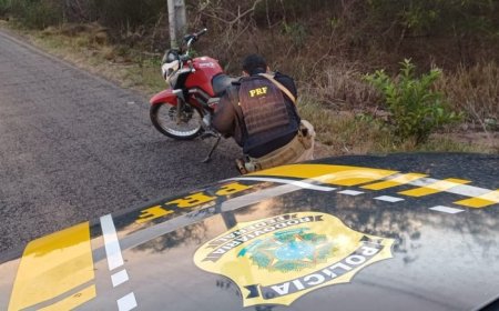 Motociclista empina motocicleta diante de viatura, tenta fugir e é preso pela PRF no RN