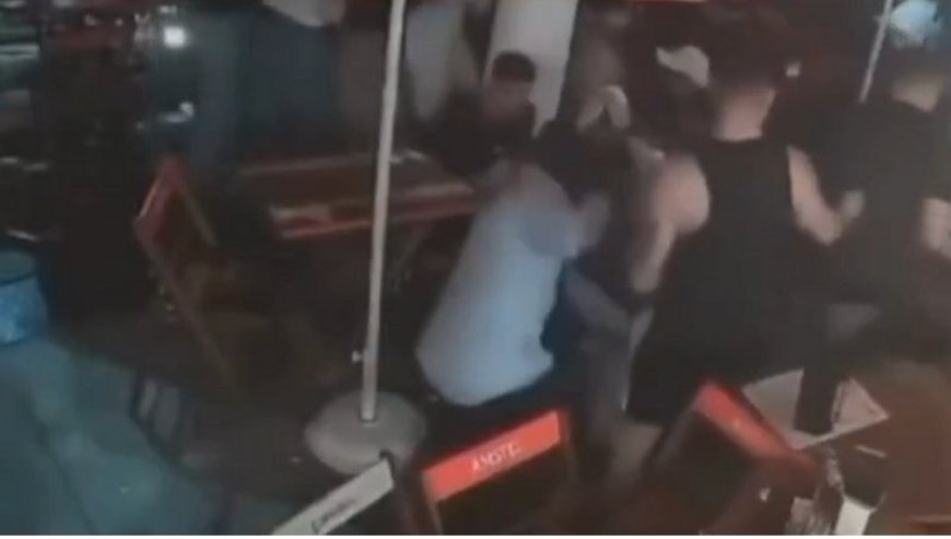 Clientes são assaltados por criminosos armados em bar; veja vídeo