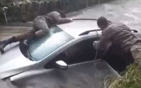Vídeo mostra policiais resgatando idoso em carro que caiu dentro de rio; VEJA