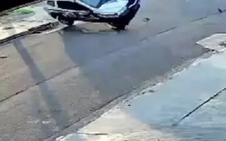 Viatura da PM capota ao ser atingida por carro