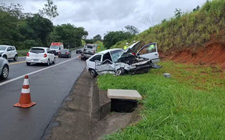 Motorista morre após carro bater de frente com caminhão em Barra do Piraí
