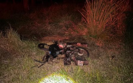 Pai e filho morrem após moto em que estavam ser atingida por carro