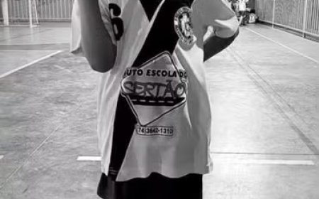 Menino de 8 anos morre após tocar em poste e recebe choque elétrico enquanto brincava em praça na Bahia