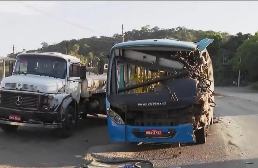 Acidente na BR-381 entre ônibus, carreta e caminhão deixa motorista ferido