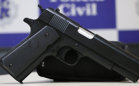 Aluno de 15 anos é flagrado com simulacro de arma em escola