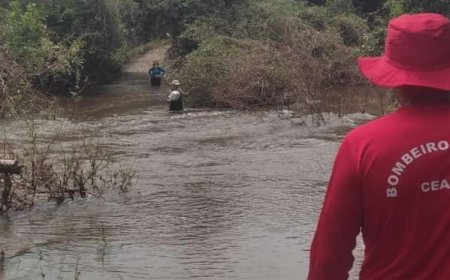 Bombeiros atravessam rio para resgatar idosa de 86 anos em área isolada