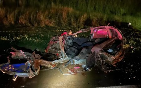 Família morre em acidente entre carro, ônibus escolar e caminhão