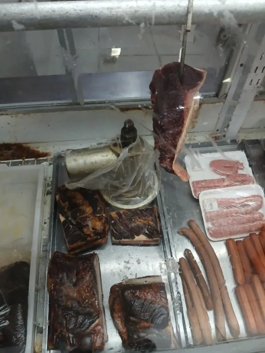 Mercado em Salvador é flagrado vendendo carne podre e dono acaba preso!