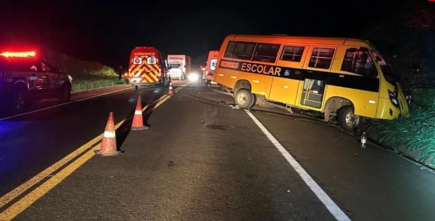 TRAGÉDIA: Família morre em acidente entre carro e ônibus escolar no Paraná