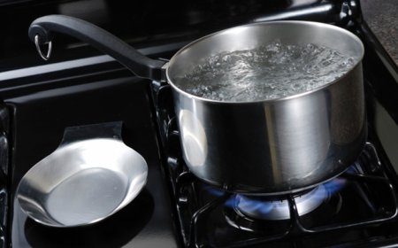 Mulher sofre queimaduras após companheiro jogar água quente