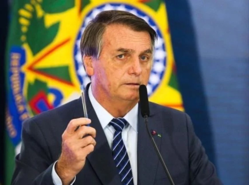 Bolsonaro diz que deu R$ 2 milhões para custear filho que está nos EUA