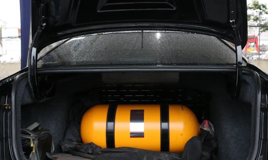 Explosão em posto de gasolina mata um homem e fere outro no Rio