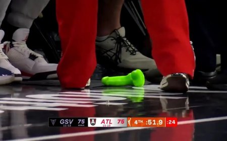 Torcedor arremessa vibrador em quadra durante jogo da WNBA; veja