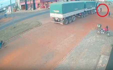 Professora morre ao ser atropelada por carreta enquanto andava de bicicleta