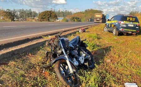 Jovem de 19 anos morre em colisão entre moto e ambulância na BR-163