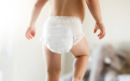 Mulher é presa após esconder drogas na fralda do próprio filho