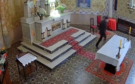 Homem invade igreja histórica, acende explosivo e revolta fiéis; VEJA O VÍDEO