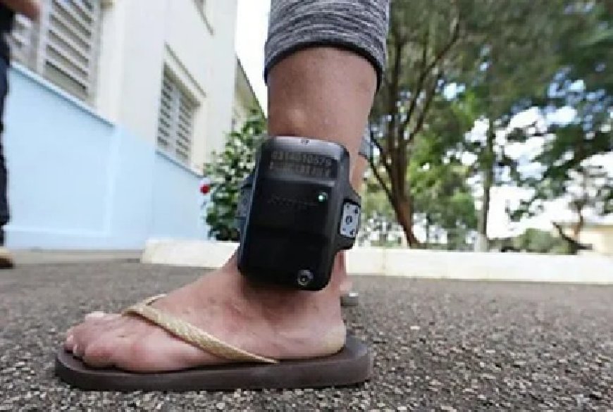 Homem com tornozeleira eletrônica é preso após assaltar farmácia em Olinda; suspeito já responde por 22 roubos