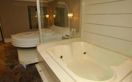 Mulher é encontrada morta em piscina de motel