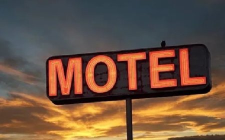 Homem leva duas mulheres para motel e chama mãe para pagar