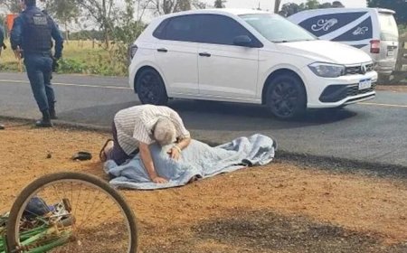 Desolado, pai se ajoelha e abraça o corpo do filho atropelado