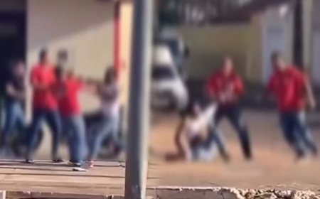 Amigos se unem e batem em jovem que agredia a namorada. Vídeo