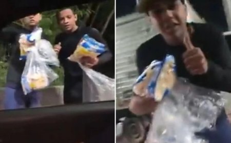 Durante live, influenciador para carro para ajudar ambulantes e acaba tendo o celular roubado; VEJA O VÍDEO