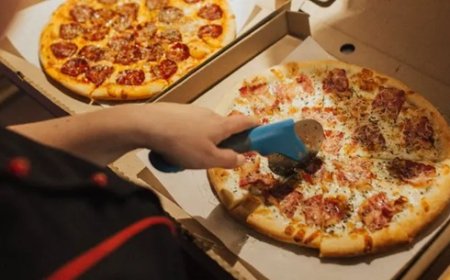 Pizzaria desconfia de golpe no pagamento de pedido e manda polícia junto com funcionário para entrega